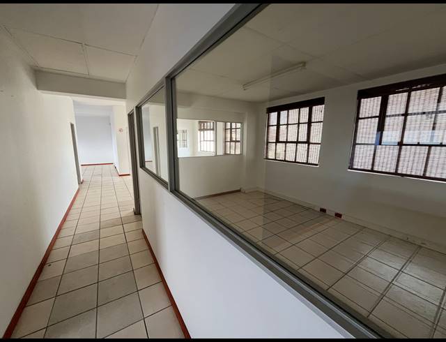 183M² OFFICE TO LET IN PAARDEN EILAND